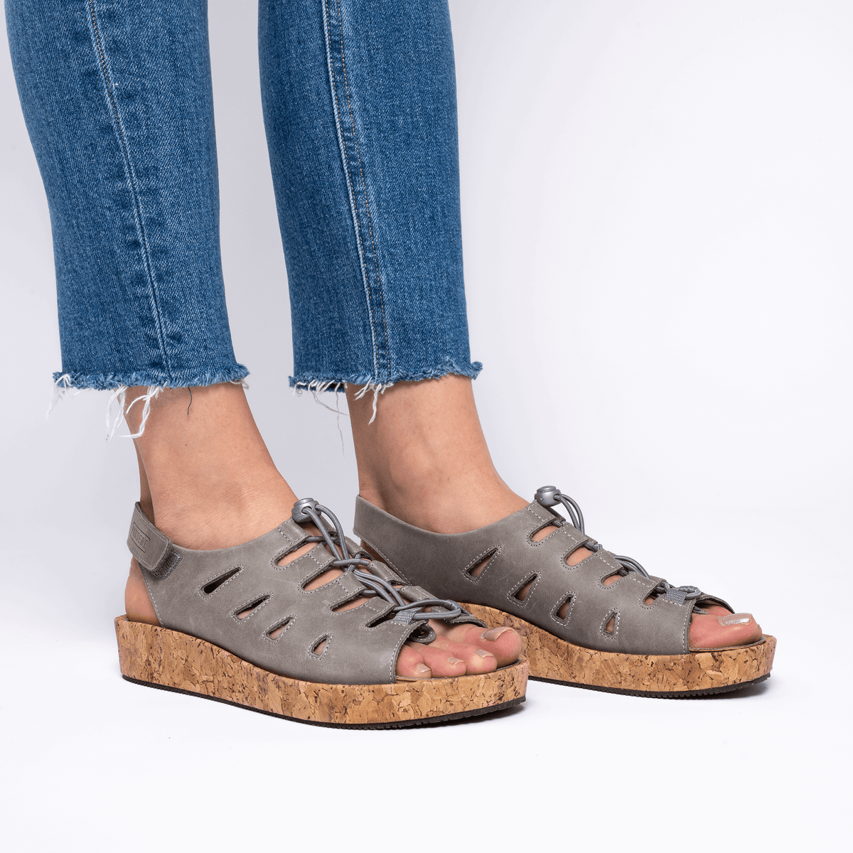 Buy The Traveler Sandal for Wide or Swollen Feet – Pandere Shoes